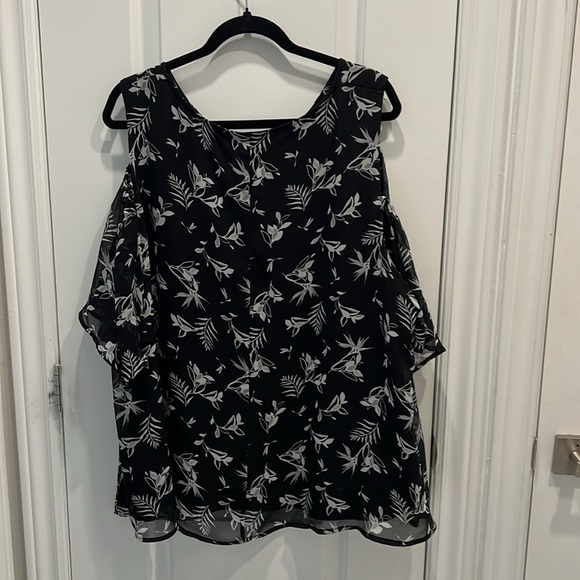 Black top plus’s size - Picture 2 of 2